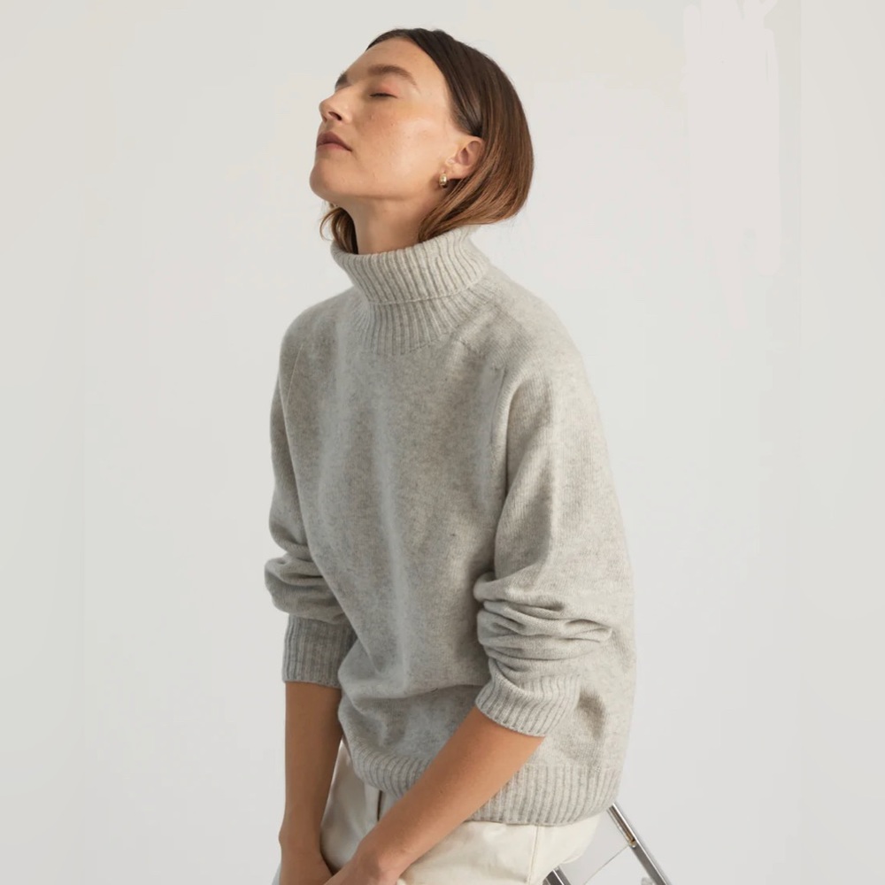 360 Cashmere Heather Grey Turtleneck Small